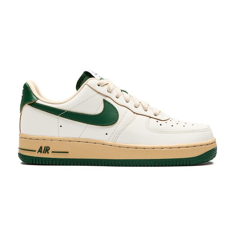 Кроссовки женские Nike Air Force 1 &apos;07 LV8