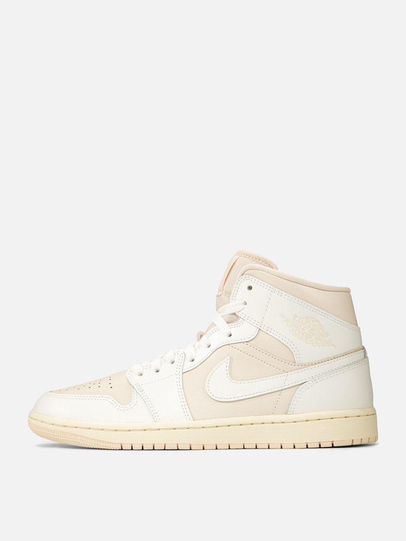 Женские кроссовки Jordan Air Jordan 1 Mid белые