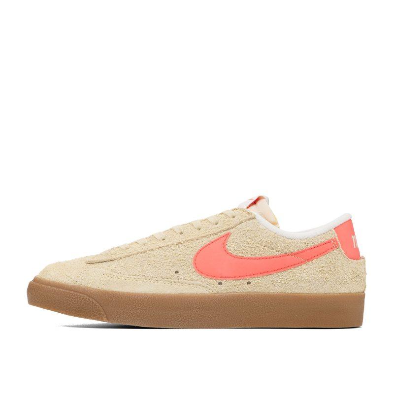 Женские кроссовки Nike Blazer Low '77 бежевые