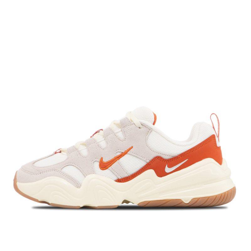 Женские кроссовки Nike Tech Hera бежевые